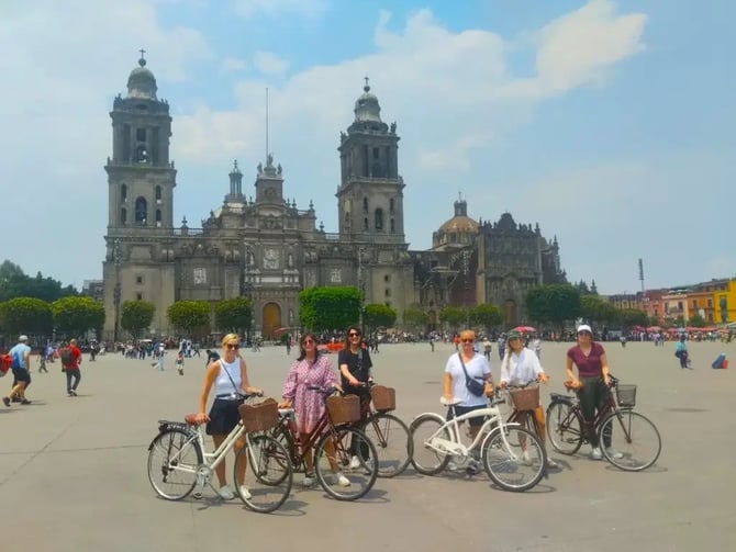 Historical Bike Tour Through Landmarks in Mexico City